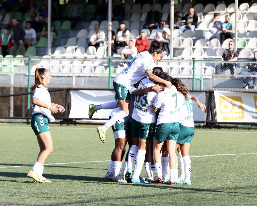 HAKKARİGÜCÜ KADINLAR FUTBOLDA ZİRVEDE!